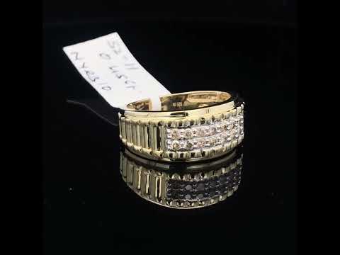 Rotating video showing the jewelry item