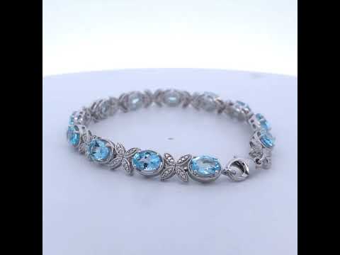 Rotating video showing the jewelry item