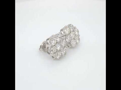 Rotating video showing the jewelry item