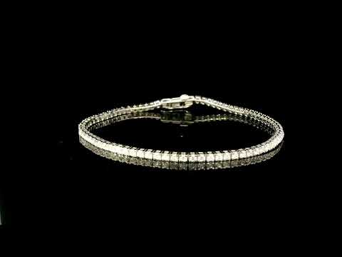 Rotating video showing the jewelry item