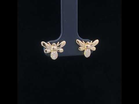 Rotating video showing the jewelry item