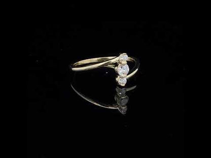 Rotating video showing the jewelry item