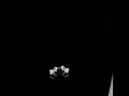 Rotating video showing the jewelry item