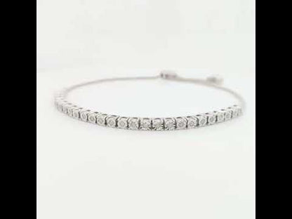 Rotating video showing the jewelry item