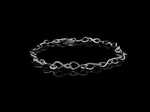 Rotating video showing the jewelry item