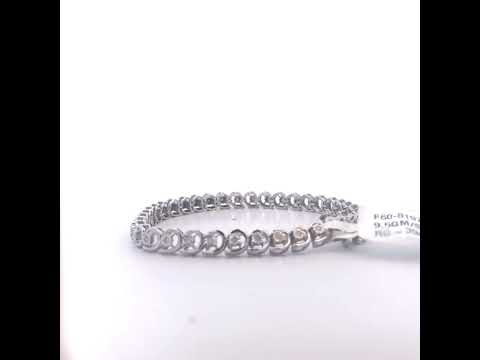 Rotating video showing the jewelry item