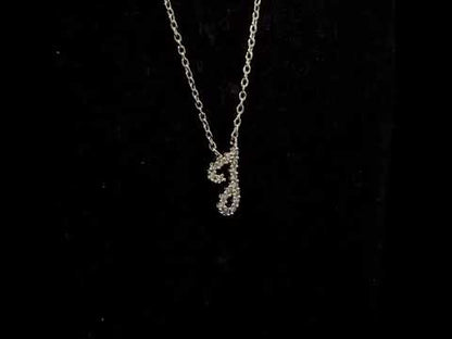 Rotating video showing the jewelry item