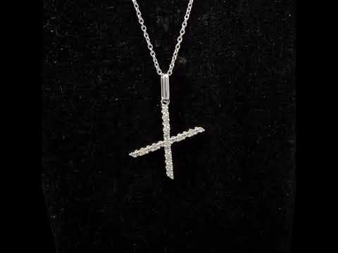 Rotating video showing the jewelry item
