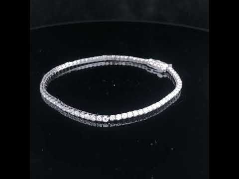 Rotating video showing the jewelry item