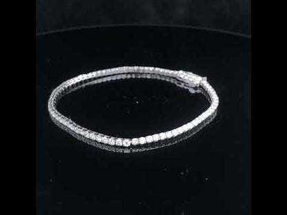 Rotating video showing the jewelry item