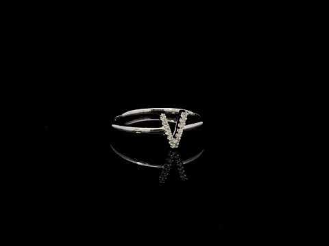 Rotating video showing the jewelry item