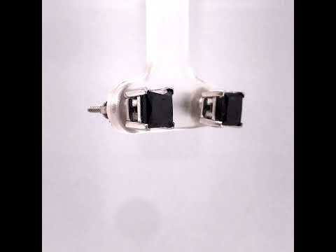 Rotating video showing the jewelry item