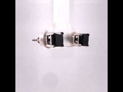 Rotating video showing the jewelry item