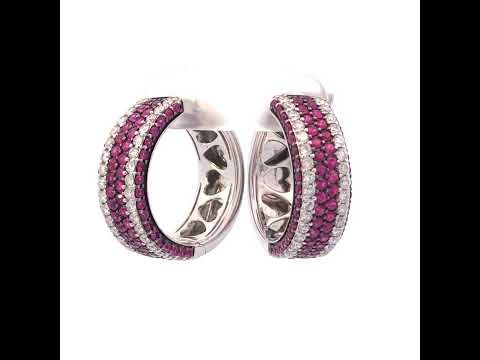 Rotating video showing the jewelry item