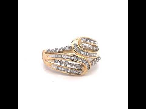 Rotating video showing the jewelry item