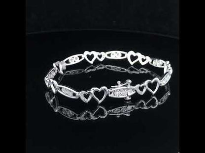 Rotating video showing the jewelry item