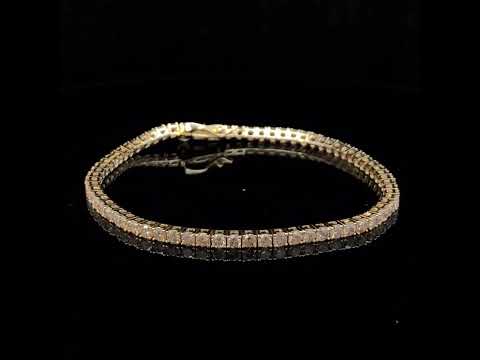 Rotating video showing the jewelry item