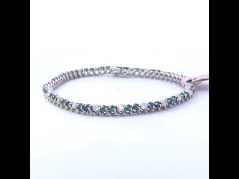 Rotating video showing the jewelry item