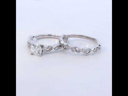 Rotating video showing the jewelry item