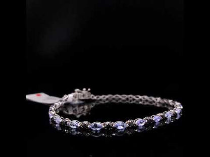 Rotating video showing the jewelry item