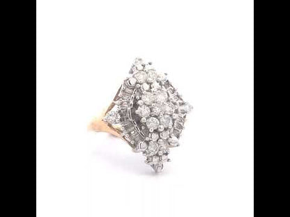 Rotating video showing the jewelry item