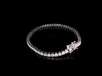 Rotating video showing the jewelry item