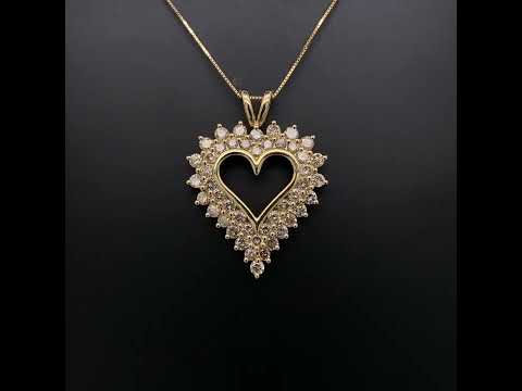 Rotating video showing the jewelry item