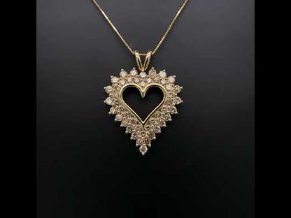 Rotating video showing the jewelry item