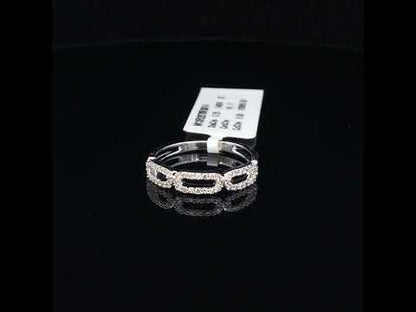 Rotating video showing the jewelry item