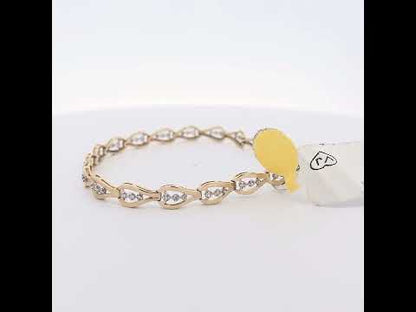 Rotating video showing the jewelry item