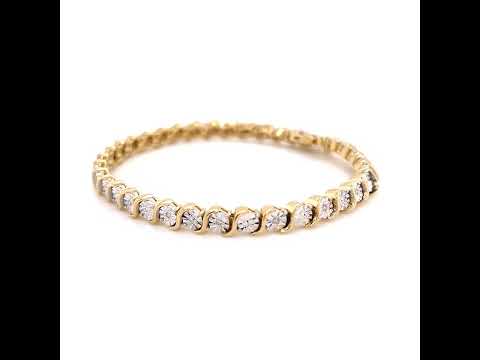 Rotating video showing the jewelry item