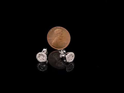Rotating video showing the jewelry item