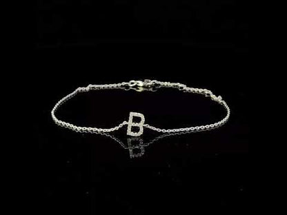 Rotating video showing the jewelry item