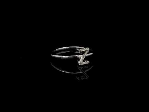 Rotating video showing the jewelry item