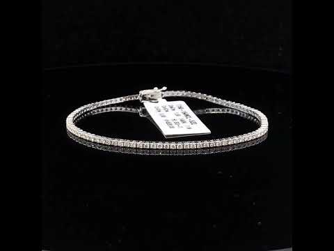 Rotating video showing the jewelry item