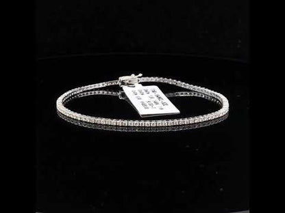 Rotating video showing the jewelry item