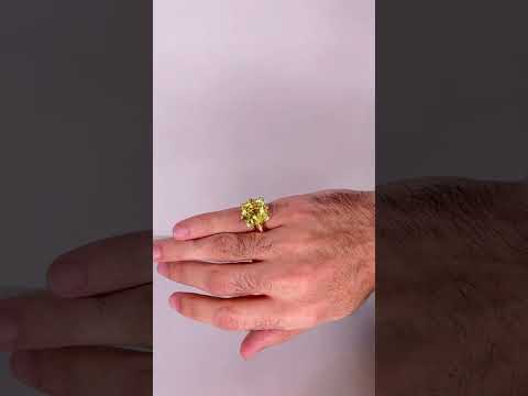 Rotating video showing the jewelry item