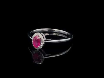 Rotating video showing the jewelry item