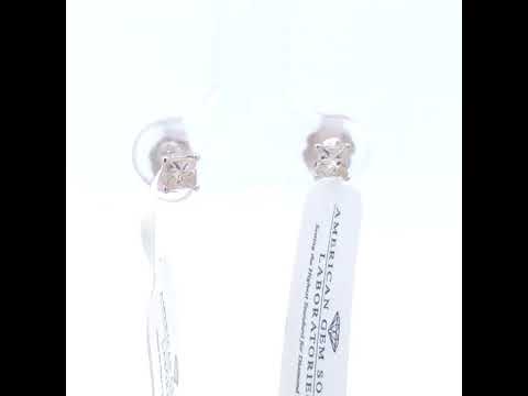 Rotating video showing the jewelry item