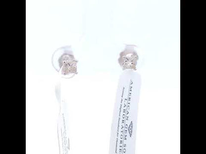 Rotating video showing the jewelry item