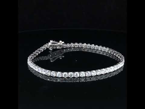 Rotating video showing the jewelry item