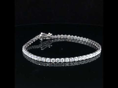 Rotating video showing the jewelry item