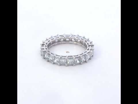 Rotating video showing the jewelry item