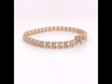 Rotating video showing the jewelry item