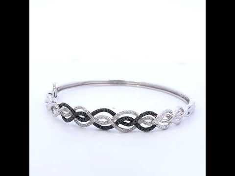 Rotating video showing the jewelry item