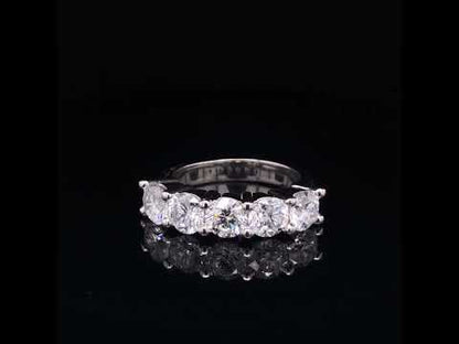 Rotating video showing the jewelry item