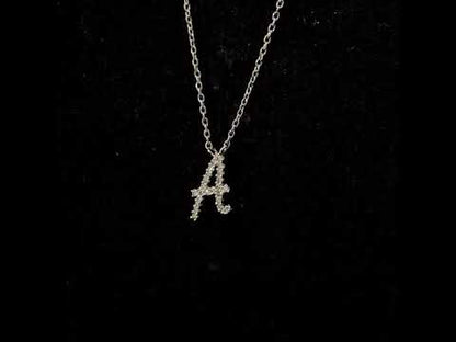 Rotating video showing the jewelry item