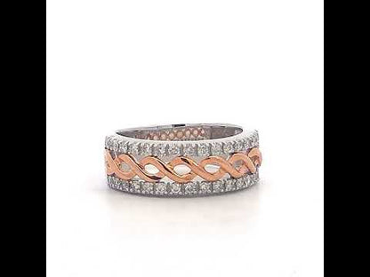 Rotating video showing the jewelry item