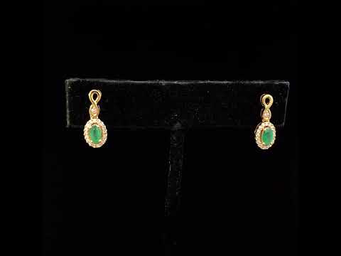 Rotating video showing the jewelry item