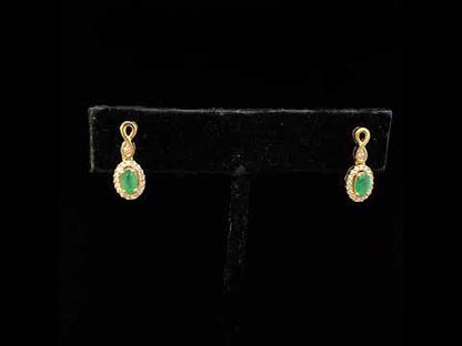 Rotating video showing the jewelry item